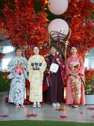 右から民謡・今井由里さん、三味線・澤田一咲さん、太鼓・目白亭たまきさん