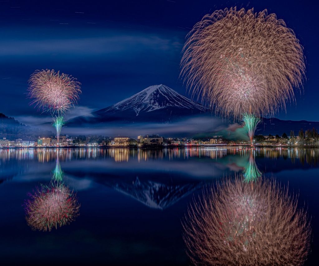 河口湖冬花火