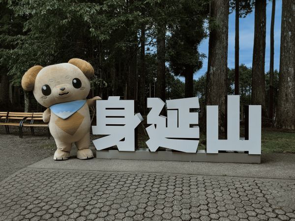 巨大文字モニュメントのフォトスポット