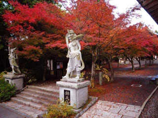 呑山観音寺の紅葉写真１
