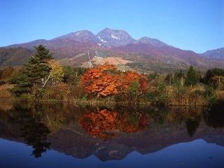 妙高高原・いもり池の紅葉写真１