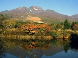 妙高高原・いもり池の紅葉写真２