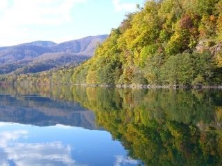 屈斜路湖畔の紅葉写真１