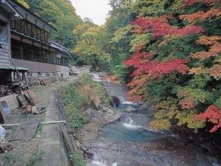 秋の宮温泉郷の紅葉写真１