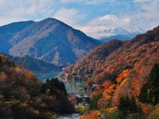 丹沢湖の紅葉写真１