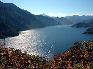 奥只見湖の紅葉写真１