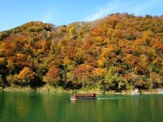 阿賀野川ライン舟下りの紅葉写真１