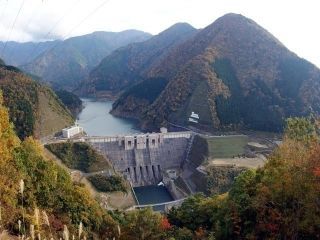 接岨峡・奥大井湖上駅の紅葉の写真４