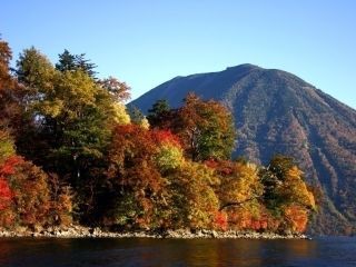 中禅寺湖・華厳滝の紅葉写真１
