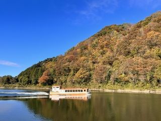 阿賀野川ライン遊覧船の紅葉写真１