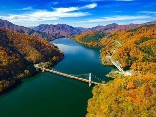 九頭竜湖の紅葉写真１