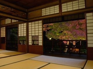 堀庭園の紅葉写真1