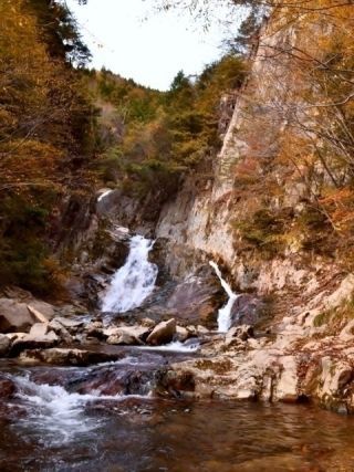 寂地峡の紅葉写真1