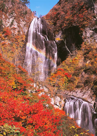 安の滝（中ノ又渓谷）の紅葉写真１