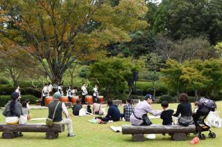 滋賀県営都市公園びわこ文化公園の紅葉写真２