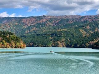 井川湖の紅葉写真１