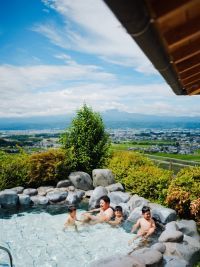 夏限定の巨大昆虫出現＆お宝発掘体験！温泉やBBQも楽しめる佐久平パラダで家族の思い出づくり