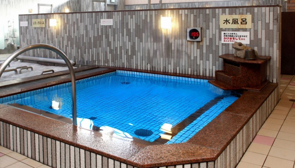 ブルーインパルスフェアブルー水風呂