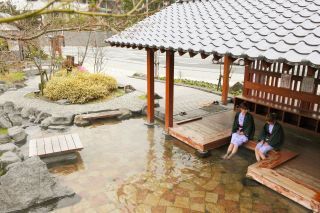 立願寺公園「しらさぎの足湯」写真１