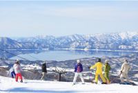 田沢湖を眺める絶景ビューゲレンデ「たざわ湖スキー場」2022年12月17日オープン